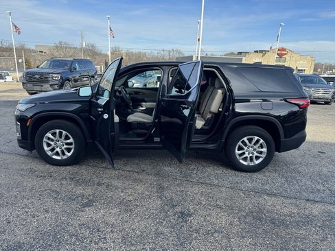 Used 2023 Chevrolet Traverse LS image 4
