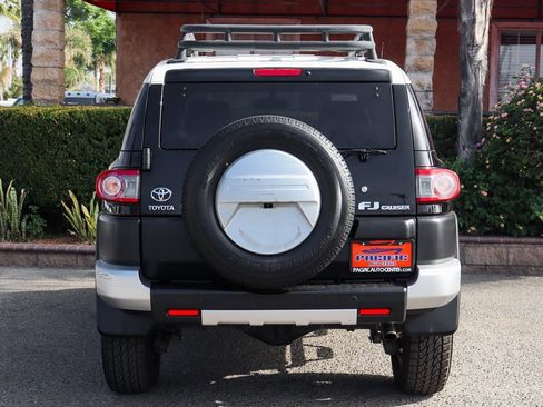 Used 2014 Toyota FJ Cruiser 4WD image 7