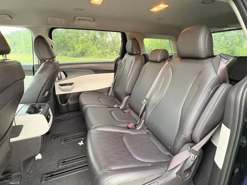 Certified 2024 Kia Carnival LX FWD image 10