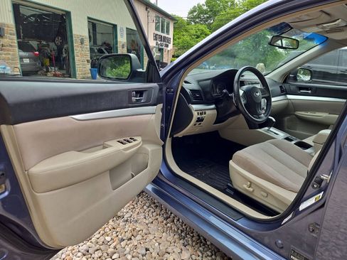 Used 2013 Subaru Legacy 2.5i Premium w/ All-Weather Pkg + Moonroof AWD/4WD image 10