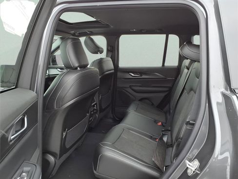 New 2025 Jeep Grand Cherokee Altitude image 11