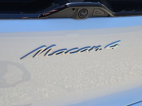 Certified 2025 Porsche Macan 4 Electric AWD/4WD image 17