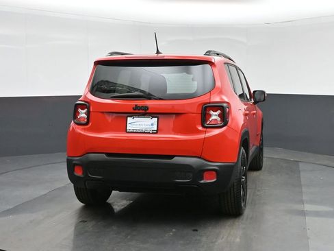 Used 2017 Jeep Renegade Altitude FWD image 6