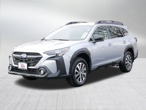 Certified 2025 Subaru Outback Premium image 3