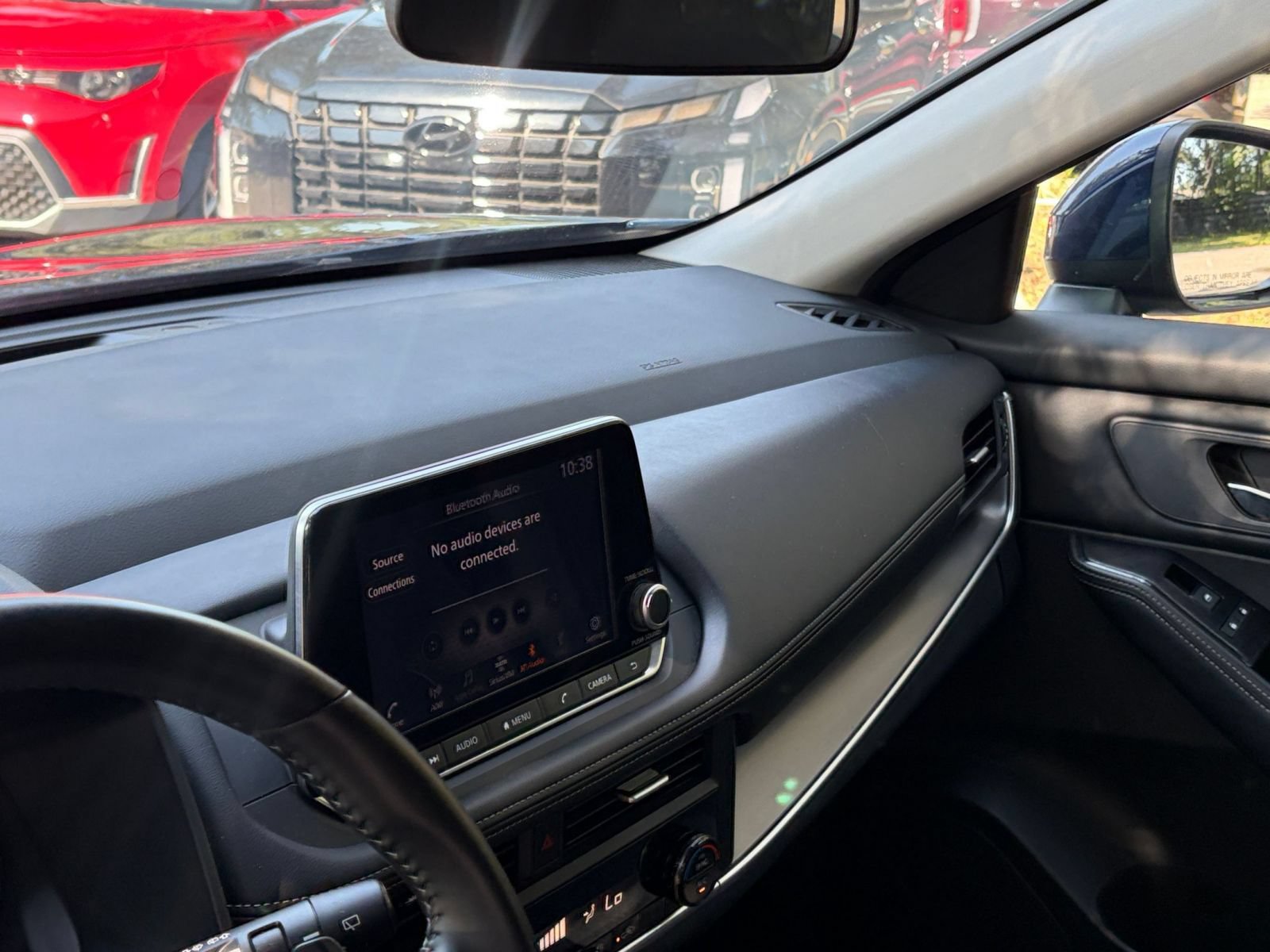Used 2025 Nissan Rogue SV FWD image 36