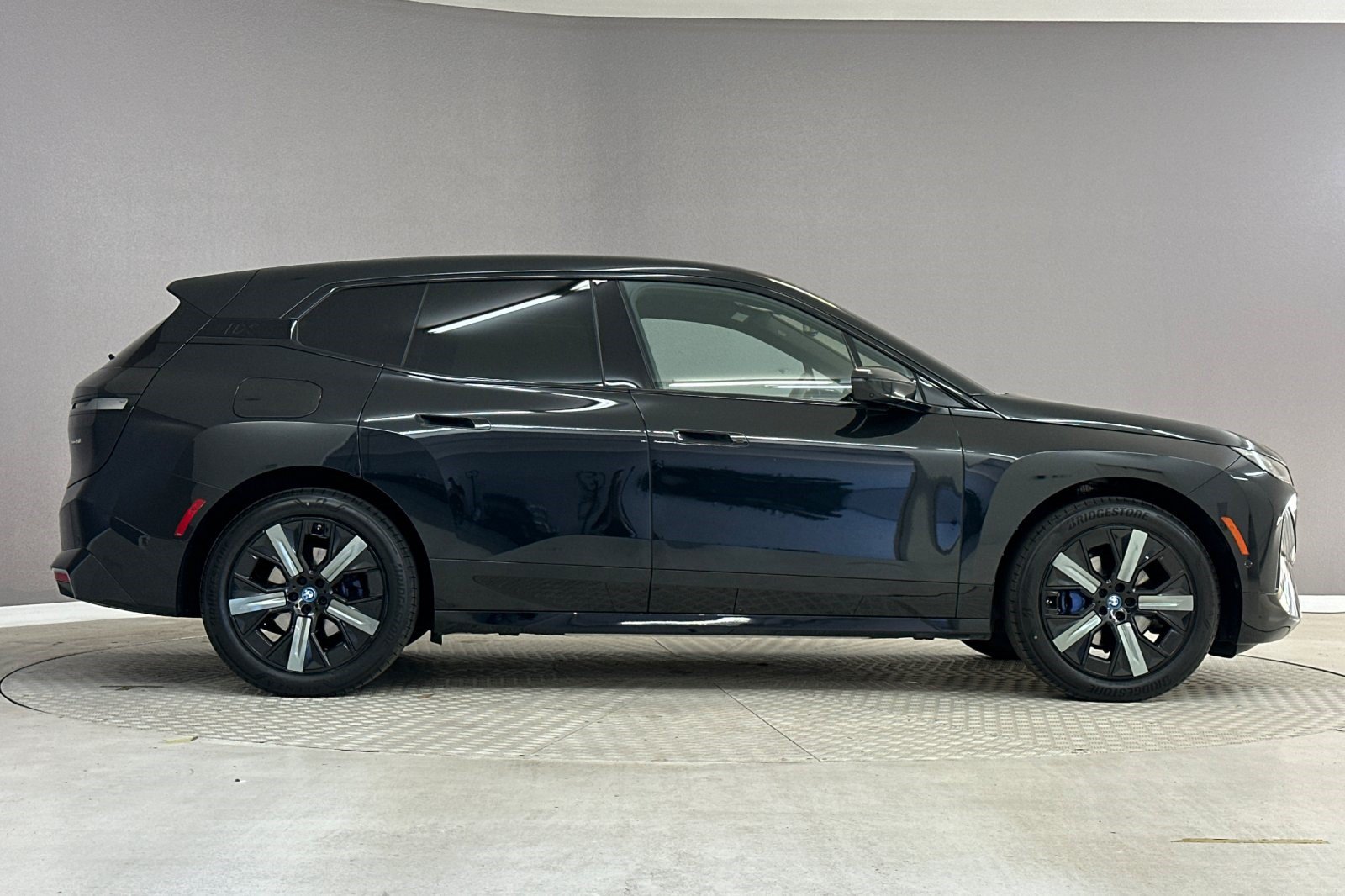 Used 2024 BMW iX xDrive50 w/ Premium Package AWD/4WD image 7