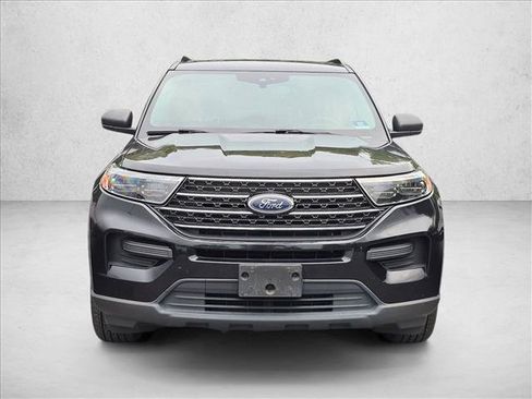 Used 2020 Ford Explorer XLT w/ Comfort Package AWD/4WD image 2
