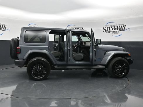 Used 2025 Jeep Wrangler Unlimited Sahara AWD/4WD image 30