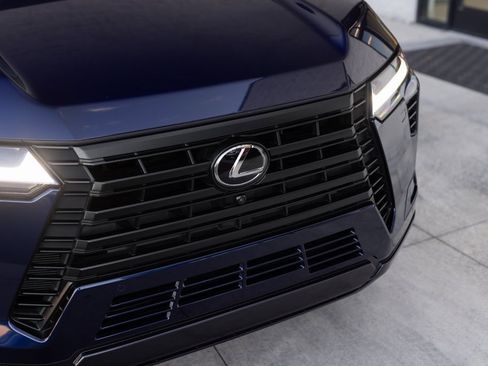 Used 2024 Lexus GX 550 image 9