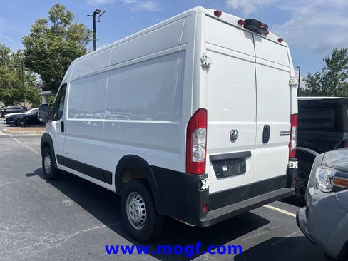 Used 2025 RAM ProMaster 2500 w/ Convenience Group FWD image 2