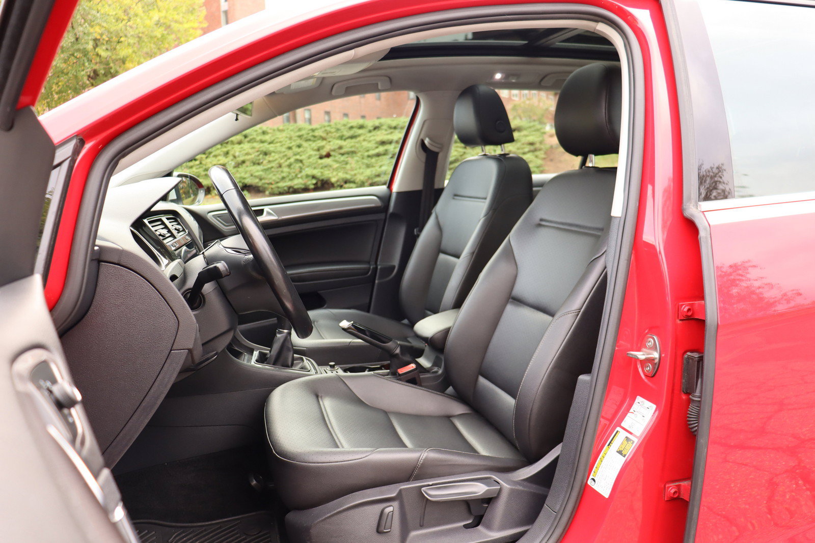 Used 2018 Volkswagen Golf Alltrack SE AWD/4WD image 12