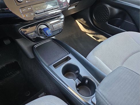 Used 2022 Toyota Prius LE image 25