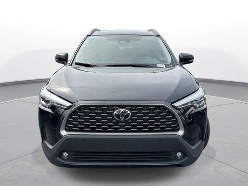 Certified 2025 Toyota Corolla Cross XLE FWD image 3