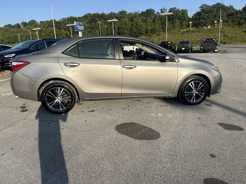 Used 2016 Toyota Corolla LE FWD image 4