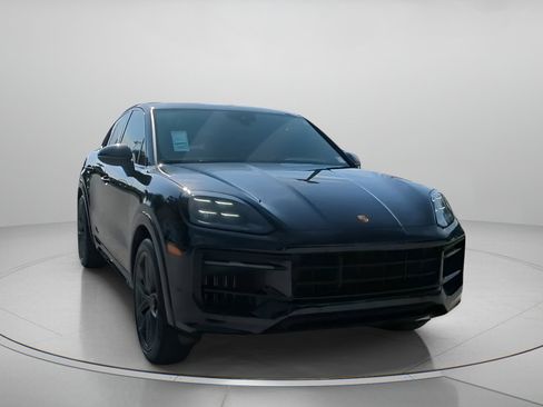 Used 2024 Porsche Cayenne S AWD/4WD image 5