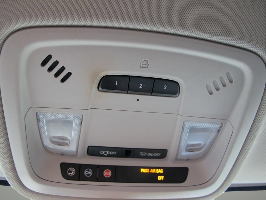 Used 2019 Chevrolet Traverse LT FWD image 20