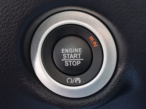 Used 2025 Chrysler Pacifica Select FWD image 28
