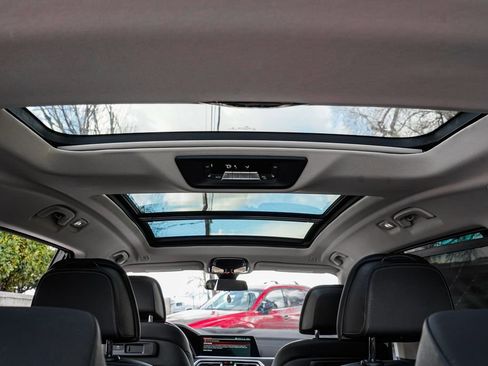 Used 2022 BMW X7 xDrive40i w/ Executive Package image 21