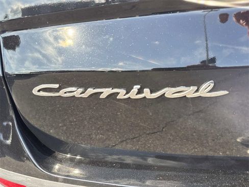 Certified 2022 Kia Carnival SX image 10