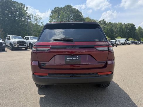 Certified 2025 Jeep Grand Cherokee Limited w/ Luxury Tech Group II AWD/4WD image 5