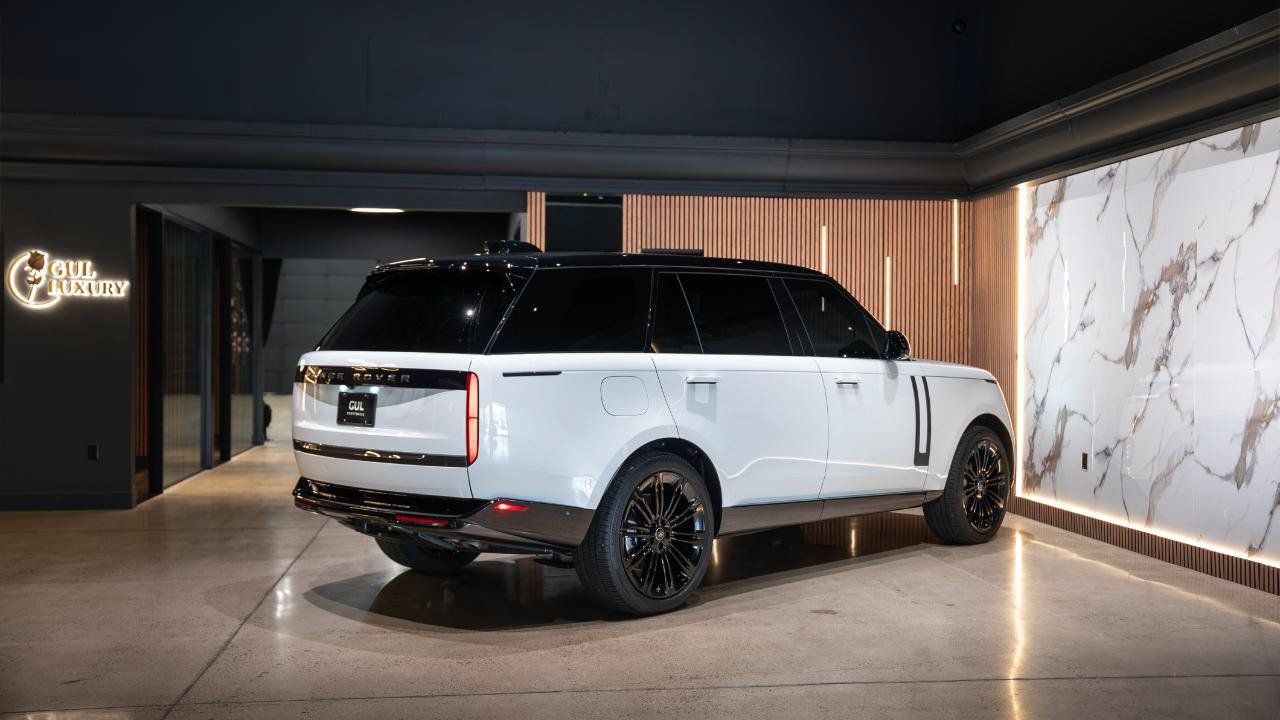 Used 2025 Land Rover Range Rover Long Wheelbase SE AWD/4WD image 5