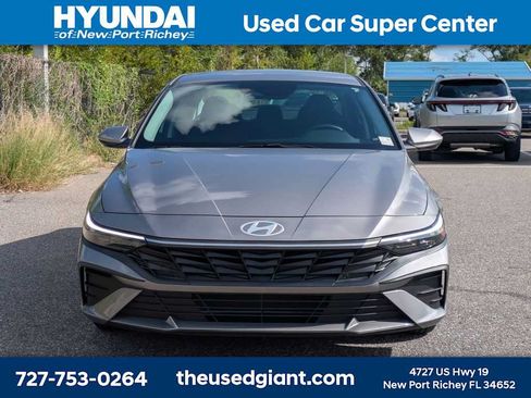 Used 2024 Hyundai Elantra SE FWD image 8