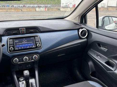 Used 2025 Nissan Versa SV FWD image 30