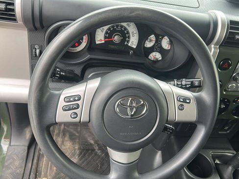 Used 2014 Toyota FJ Cruiser 4WD w/ Convenience Package image 14