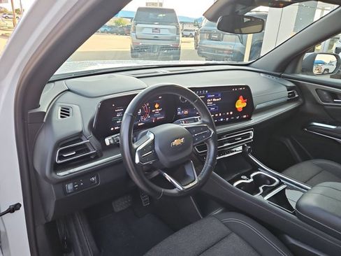 Used 2024 Chevrolet Traverse LT FWD image 10