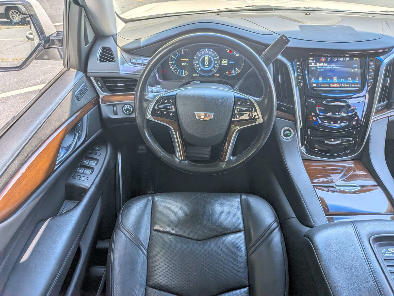 Used 2019 Cadillac Escalade Luxury AWD/4WD image 16