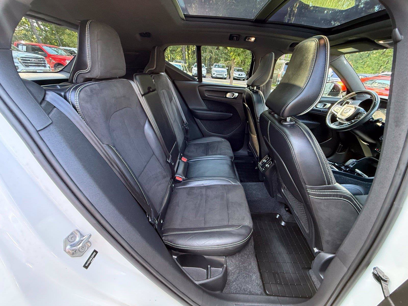 Used 2019 Volvo XC40 T5 R-Design AWD/4WD image 25