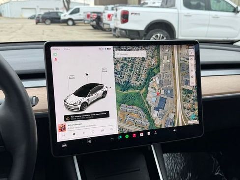 Used 2020 Tesla Model 3 Standard Range image 3