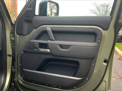 Used 2025 Land Rover Defender 110 X-Dynamic SE image 22