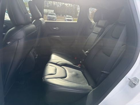 Used 2019 Jeep Cherokee Limited w/ Safetytec Group image 28