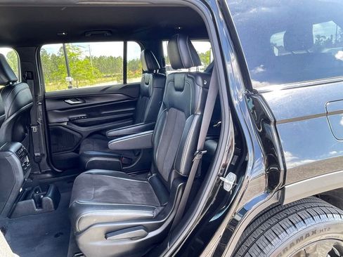 Used 2023 Jeep Grand Cherokee L Laredo AWD/4WD image 39