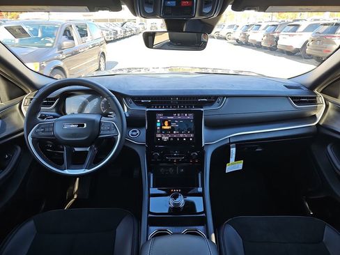 New 2025 Jeep Grand Cherokee Altitude image 13