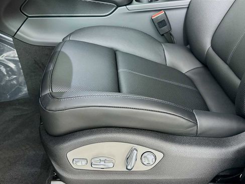 New 2026 Porsche Macan AWD/4WD image 12