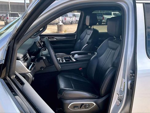 Used 2023 Jeep Wagoneer L 4WD image 7