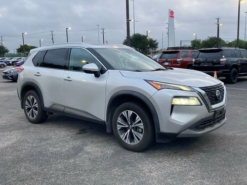 Used 2021 Nissan Rogue SV w/ Premium Package image 3