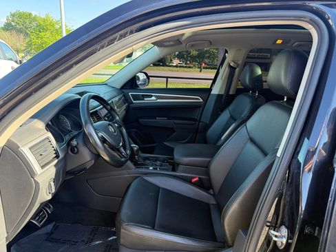 Used 2018 Volkswagen Atlas SEL w/ R-Line Package AWD/4WD image 16