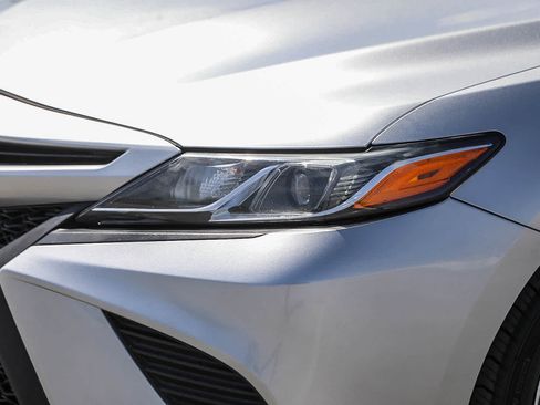 Used 2019 Toyota Camry SE FWD image 8