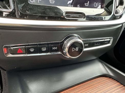 Used 2022 Volvo S60 B5 Inscription image 31