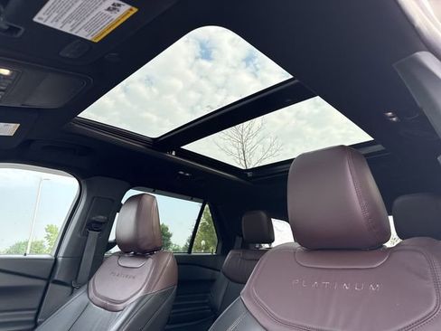 Used 2023 Ford Explorer Platinum w/ Technology Package image 23