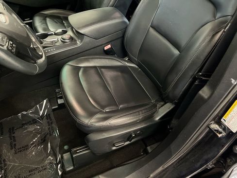 Used 2019 Ford Explorer XLT w/ Equipment Group 202A AWD/4WD image 19