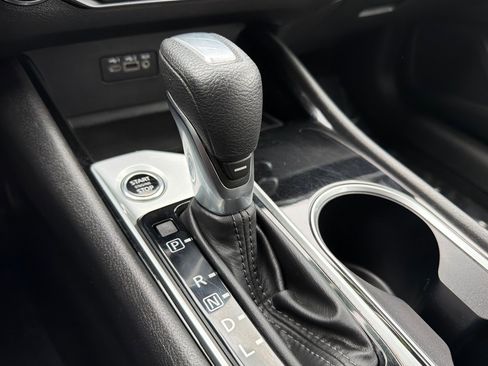Used 2024 Nissan Altima 2.5 SV FWD image 19