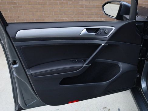 Used 2015 Volkswagen Golf S image 14