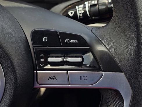Used 2023 Hyundai Elantra SEL w/ Preferred Accessory Package FWD image 17