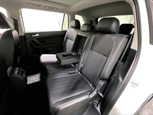 Used 2024 Volkswagen Tiguan SE w/ Panoramic Sunroof Package FWD image 26