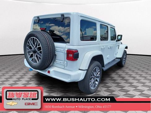 Used 2022 Jeep Wrangler Unlimited Sahara AWD/4WD image 4