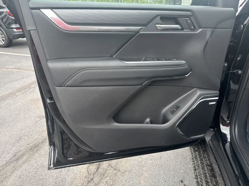 New 2025 GMC Acadia Elevation image 16